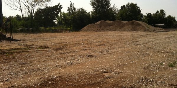 Cantiere di opere a verde con movimento terra
