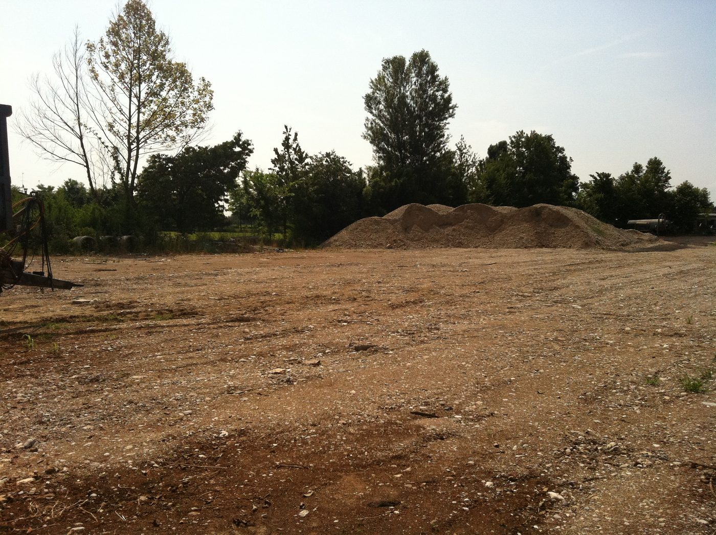 Cantiere con movimento terra